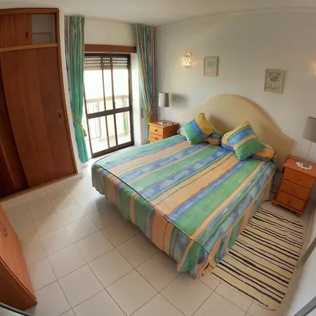 Algarve T1 W Balcony And Sea View In Armação de Pêra