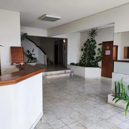 Lägenhet Algarve T1 W Balcony And Sea View In Armação de Pêra